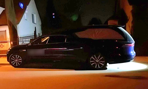 Wrocławscy policjanci odzyskali skradziony karawan pogrzebowy o wartości 500 tys. zł