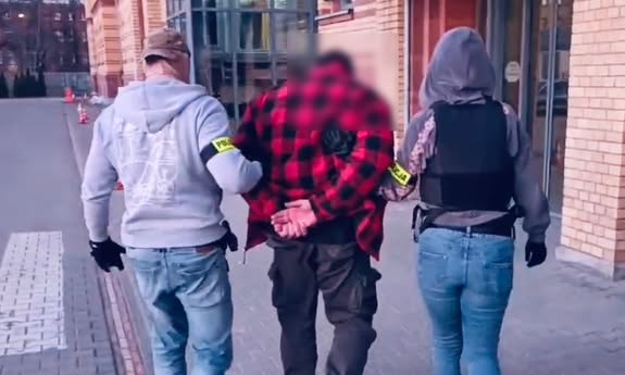 Fałszywy "odbierak" w rękach policjantów. Kolejny cios w oszustów