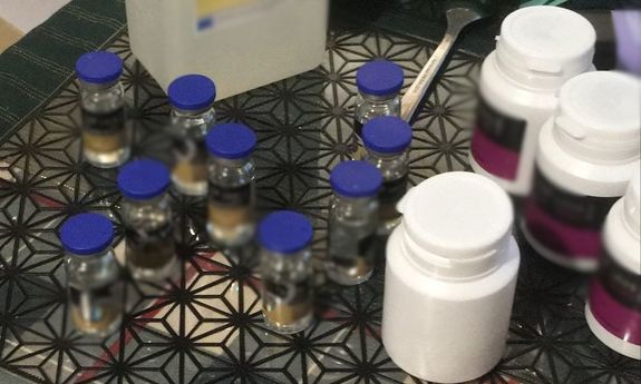 Kradzież z włamaniem, narkotyki i podrobione lekarstwa – trójka podejrzanych w rękach olsztyńskich kryminalnych