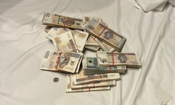 Kolejne uderzenie małopolskich policjantów w szajkę oszustów „na legendę”. 6 osób zatrzymanych. Policjanci odzyskali ćwierć miliona złotych