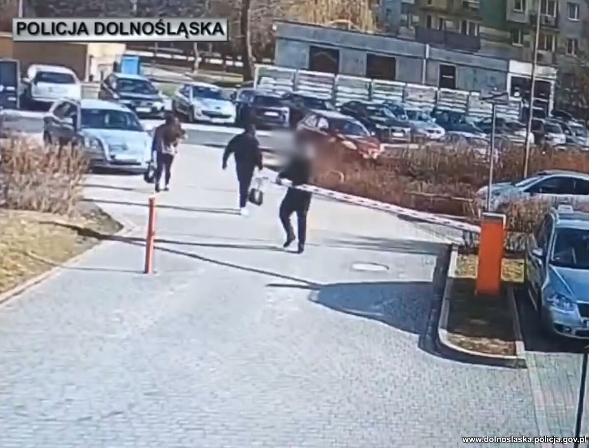 Kryminalni z Lubina zatrzymali mężczyznę, który uszkodził dwa szlabany