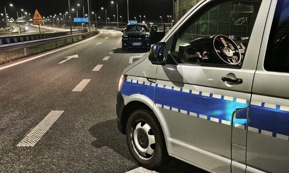 Jechał Porsche pod prąd obwodnicą. 85-latek został zatrzymany przez policjantów po służbie