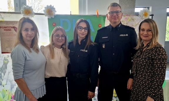 Policjanci wsparli akcję charytatywną dla 7-letniej Hani zmagającej się z ciężką chorobą