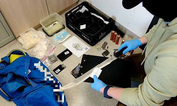 Policjanci zabezpieczyli blisko 14 kilogramów narkotyków