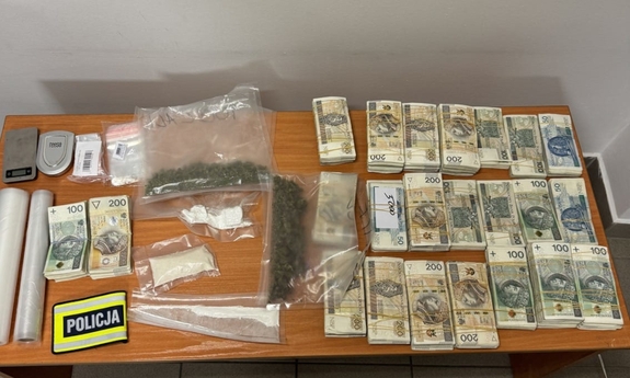 Zabezpieczone narkotyki i 730 tysięcy złotych z ich sprzedaży