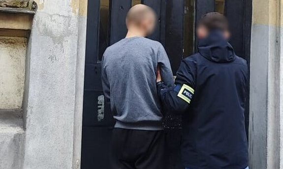 Policjanci rozliczyli kolejnego mężczyznę, który groził grupie influencerów. Wobec agresora skierowano wniosek o opuszczenie kraju