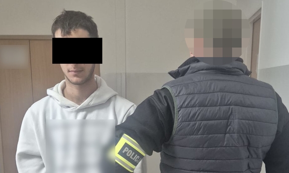 Wypłacali pieniądze metodą "na podszywacza" - zostali zatrzymani przez policjantów z Bemowa