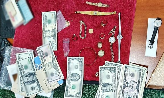 Policjanci odzyskali gotówkę i biżuterię o łącznej wartości blisko 70 tysięcy złotych oraz zatrzymali sprawcę oszustwa