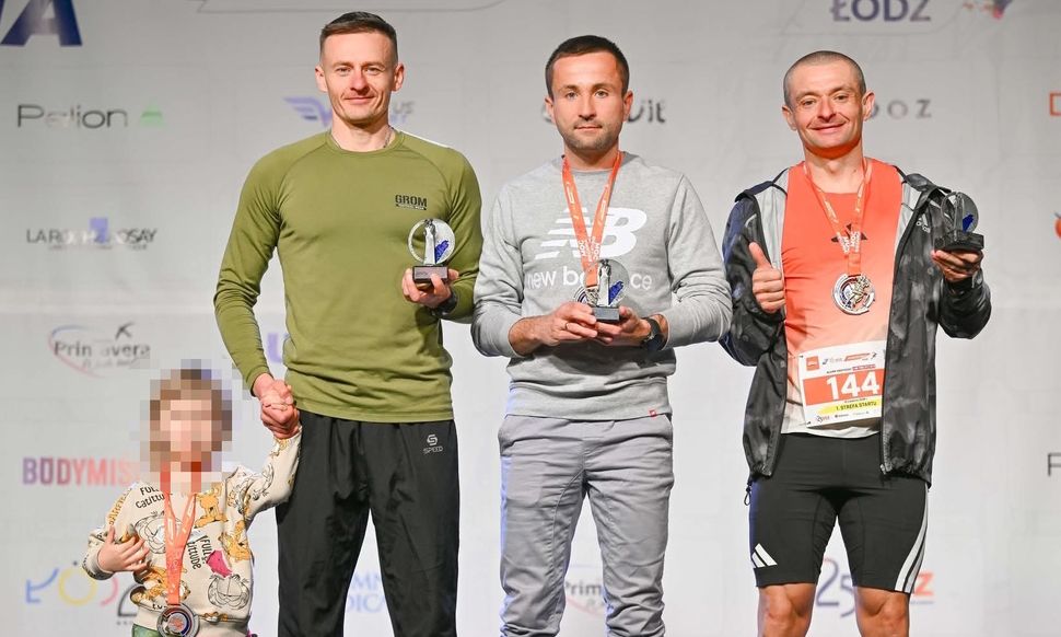 Śląski policjant na podium maratonu w Łodzi
