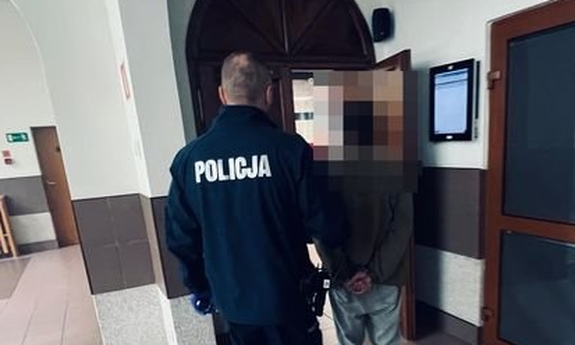 Nożownik trafił w ręce policjantów i został tymczasowo aresztowany, dzięki godnej naśladowania postawie nastolatków