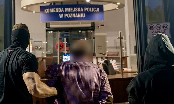 Fałszywy kurier policyjny zatrzymany. Kryminalni odzyskali 57 tys. zł i udaremnili kolejne oszustwa