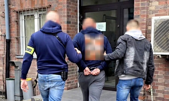 Rozbój na taksówkarzu i znieważenie interweniujących policjantów