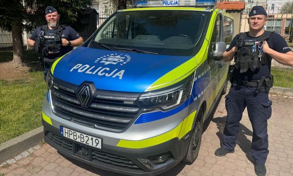 Policjanci z Kłodzka uratowali samotnie mieszkającego starszego mężczyznę