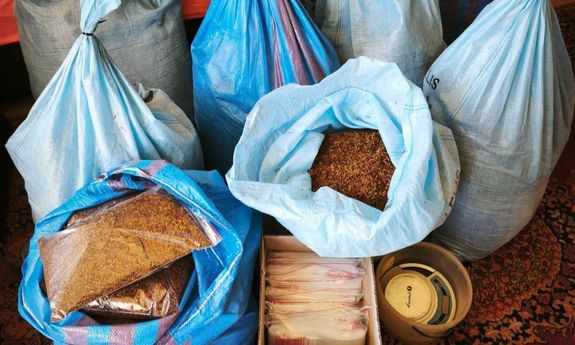 Policjanci rozbili zorganizowaną grupę przestępczą zajmującą się nielegalną produkcją papierosów