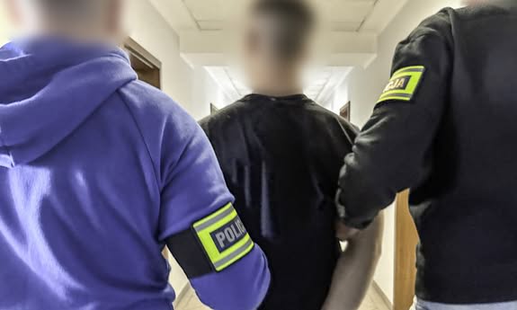 Odbierali pieniądze od oszukanych osób - zostali tymczasowo aresztowani