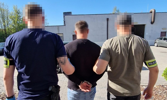 Zatrzymany 43-latek poszukiwany listem gończym i europejskim nakazem aresztowania