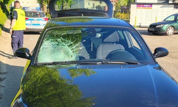 7-latek bez opieki na rowerze. Wjechał pod nadjeżdżający samochód. Trafił do szpitala