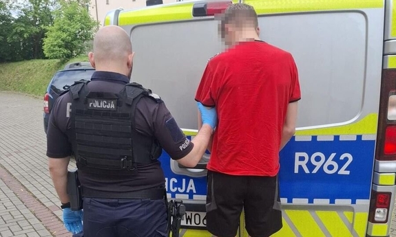 Spowodował wypadek drogowy i uciekł. Został tymczasowo aresztowany