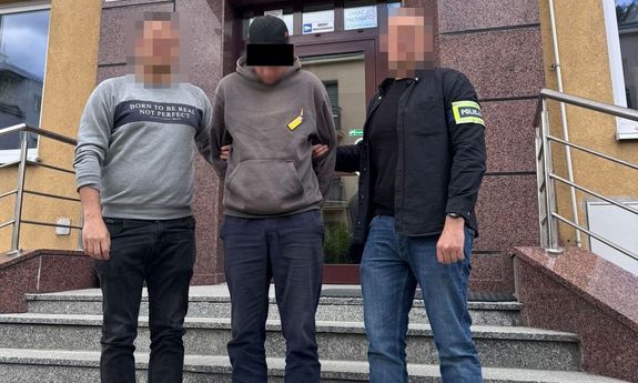 Zamiast pieniędzy spakowała....gazety. Fałszywy policjant wpadł w ręce prawdziwych policjantów, gdy przyjechał po gotówkę
