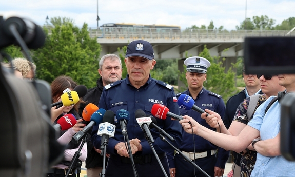 Obowiązek używania kasków ochronnych - konferencja prasowa