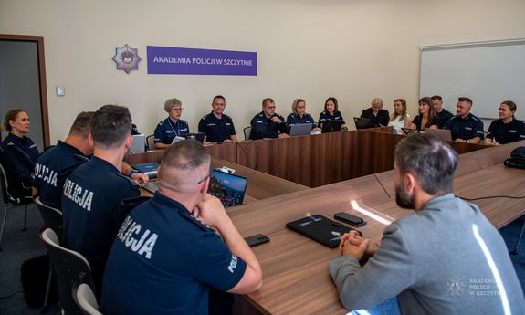 Eksperci pracują nad zmianami w programach szkoleniowych Policji
