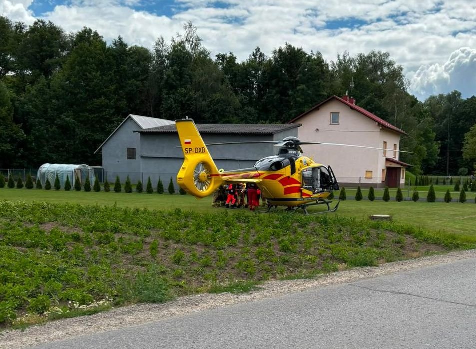 Policjanci udzielili pomocy poszkodowanemu mężczyźnie