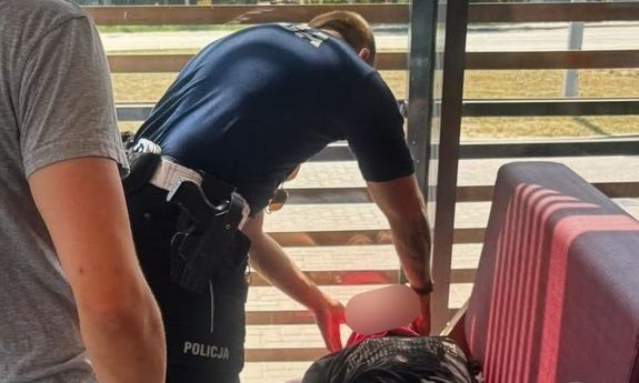 Policjanci pomogli mężczyźnie z objawami udaru cieplnego
