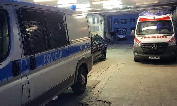 Policyjny pilotaż niemowlaka, który pilnie potrzebował opieki lekarzy