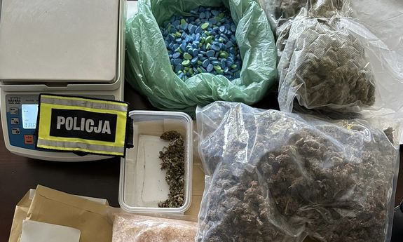 Policjanci zabezpieczyli ponad 2,5 kilograma narkotyków ukrytych w food trucku