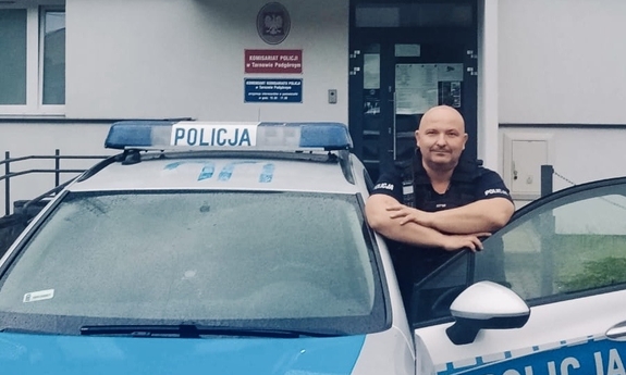 Policjant w czasie wolnym ruszył na ratunek. Wspólna akcja świadków i ratowników uratowała życie 75-latka