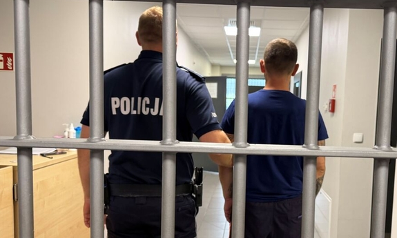Czujność policjantów pozwoliła odzyskać skradzionego Mercedesa