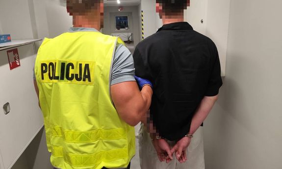 Policjanci zatrzymali „odbieraka”, który chciał oszukać 64-latka. Został tymczasowo aresztowany