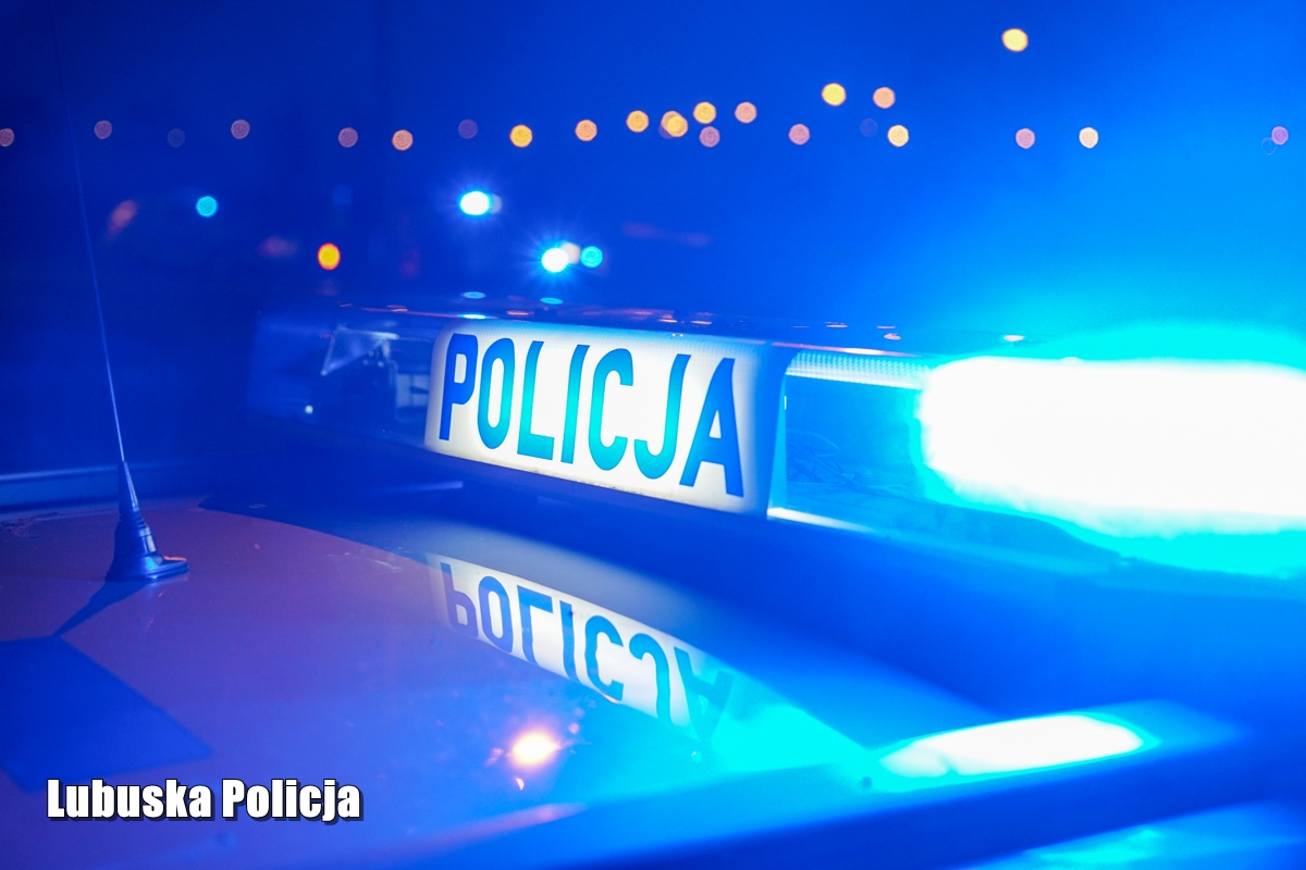 Empatia i zaangażowanie policjantów pomogły uratować ludzkie życie