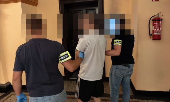 Celował do ludzi z broni pneumatycznej na metalowe kulki - sprawca rozboju zatrzymany przez oleśnickich policjantów