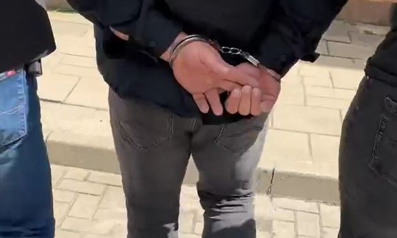 Policjanci zatrzymali oszusta, gdy przyszedł po pieniądze