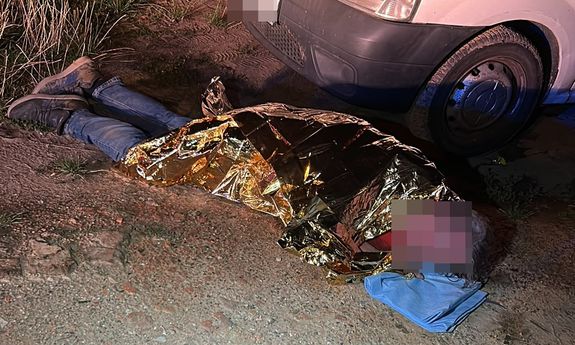 Usłyszeli wołanie o pomoc. Policjanci odnaleźli mężczyznę w zaroślach. Liczyła się każda minuta