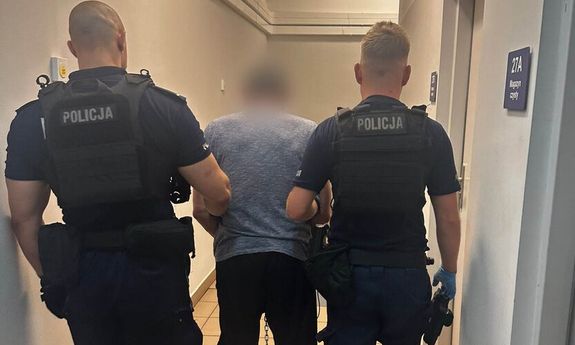 Poszukiwany czerwoną notą wpadł gdy się się obnażał