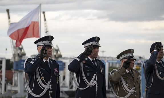 Policjanci oddali hołd bohaterom Westerplatte w 87. rocznicę wybuchu II wojny światowej