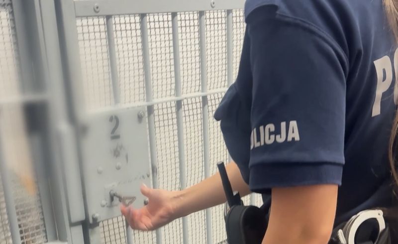 Policjanci zatrzymali 64-letniego oszusta, który wynajmował pokoje i nie płacił należności