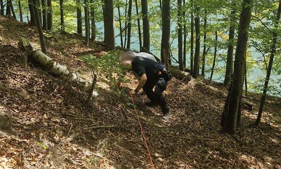 Policjanci z Polańczyka uratowali 62-letnią turystkę