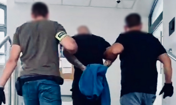 Kryminalni zatrzymali trzy osoby podejrzane o serię włamań i kradzieży