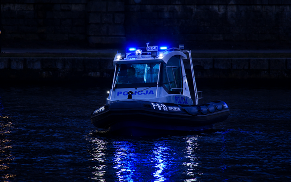 Nocna akcja na Wiśle. Policjant pomógł turystce w kryzysie emocjonalnym
