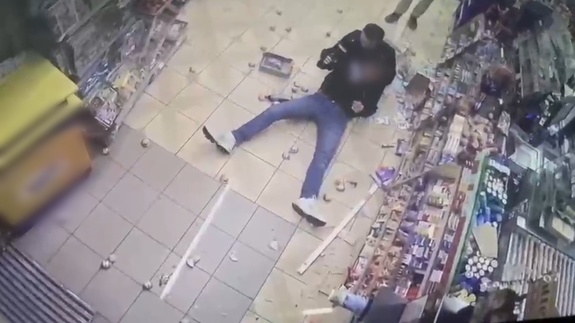 Demolował sklep, gwałtownie obezwładnili go policjanci