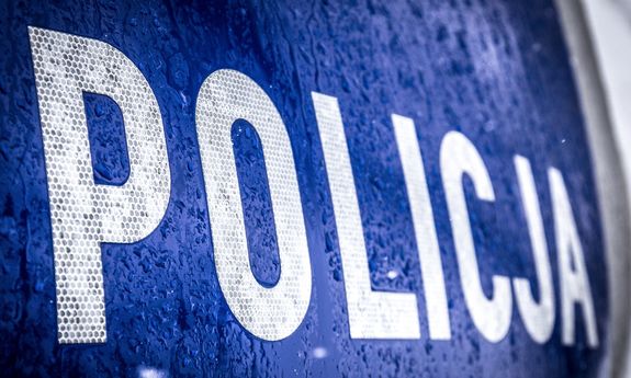 Policjanci zatrzymali 19-latka podejrzanego za serię oszustw „na syna”