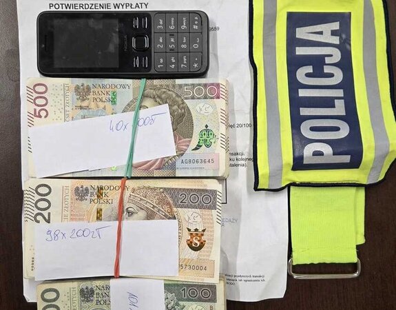 „Odbierak” zatrzymany na gorącym uczynku, pieniądze seniorki odzyskane