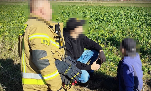 „Pomagamy i chronimy” – szybka reakcja wyszkowskich policjantów i kooperacja służb doprowadziły do odnalezienia zaginionego 80-latka