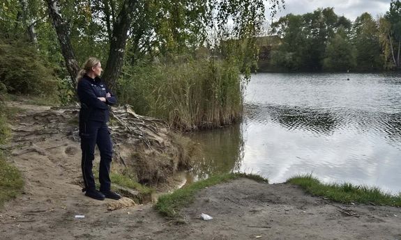 Częstochowskie policjantki wyłowiły 70-latka ze zbiornika wodnego