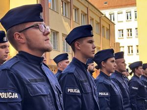 Wręczenie medali za długoletnią służbę oraz ślubowanie nowych policjantów