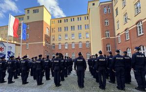 Wręczenie medali za długoletnią służbę oraz ślubowanie nowych policjantów