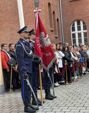 Wręczenie medali za długoletnią służbę oraz ślubowanie nowych policjantów